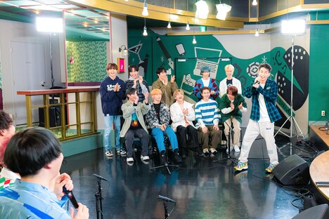 「INI Road ~世界進出への道~」収録中のINI。