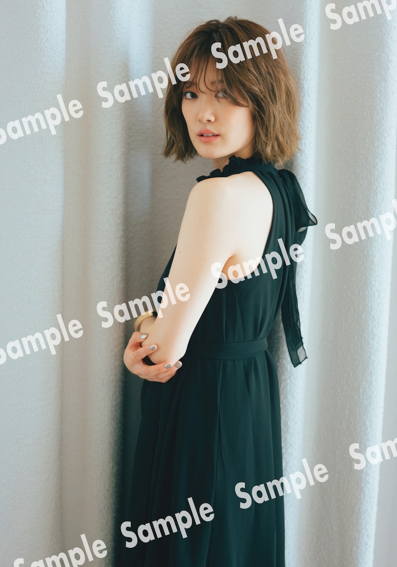 乃木坂46 樋口日奈 1st写真集（タイトル未定）特典ポスターBサンプル画像（撮影：前康輔）