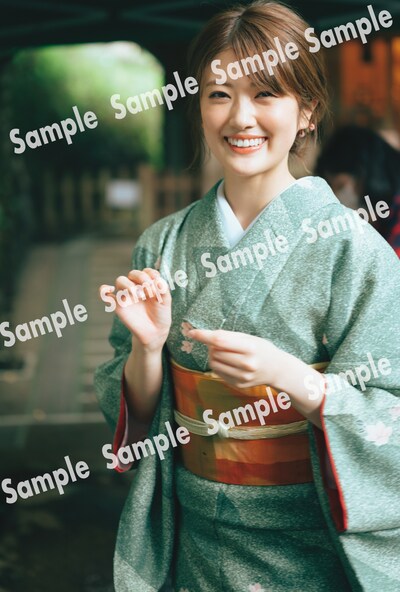 乃木坂46 樋口日奈 1st写真集（タイトル未定）楽天ブックス特典ポストカードサンプル画像（撮影：前康輔）