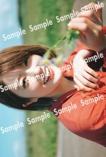 乃木坂46 樋口日奈 1st写真集（タイトル未定）セブンネット特典ポストカードサンプル画像（撮影：前康輔）