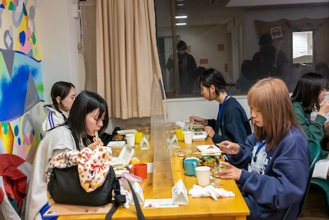 「WACK合同オーディション2022」3月20日夕食の様子。