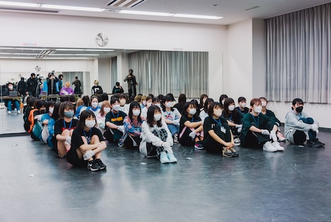 「WACK合同オーディション2022」2日目 昼のパフォーマンス審査の様子。