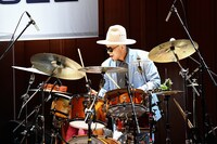 H ZETT KOU（Dr）（Photo by Yuta Ito）