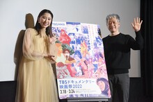 玉井詩織と酒井祐輔監督。