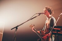 ヤマモトシンタロウ（B）（撮影：西槇太一）