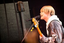 矢野晴人（Vo, B / Non Stop Rabbit）（Photo by MAYUMI）