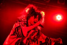 小柳（Vo / 夕闇に誘いし漆黒の天使達）（Photo by MAYUMI）