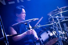 にっち（Dr / 夕闇に誘いし漆黒の天使達）（Photo by MAYUMI）