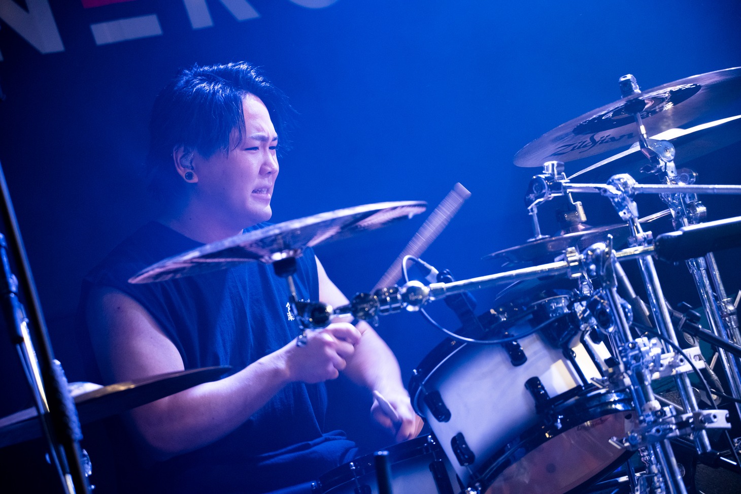 にっち（Dr / 夕闇に誘いし漆黒の天使達）（Photo by MAYUMI）