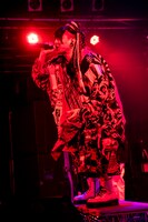 小柳（Vo / 夕闇に誘いし漆黒の天使達）（Photo by MAYUMI）