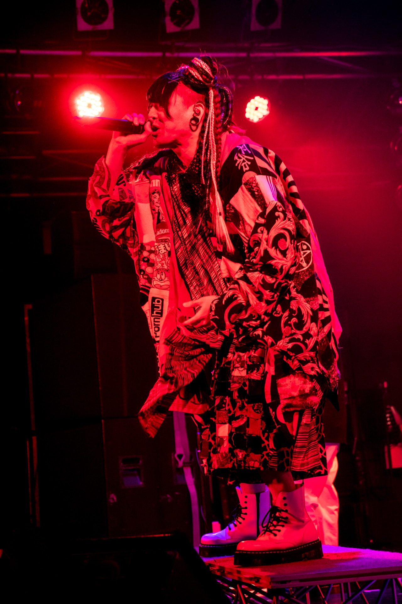 小柳（Vo / 夕闇に誘いし漆黒の天使達）（Photo by MAYUMI）