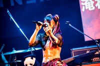 小柳（Vo / 夕闇に誘いし漆黒の天使達）（Photo by MAYUMI）