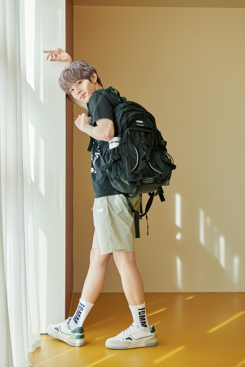 FCMM×WIND AND SEAコラボレーションラインの着用イメージ。