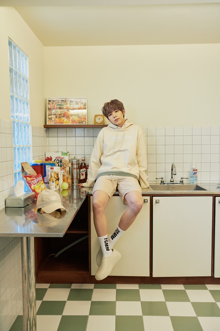 FCMM×WIND AND SEAコラボレーションラインの着用イメージ。