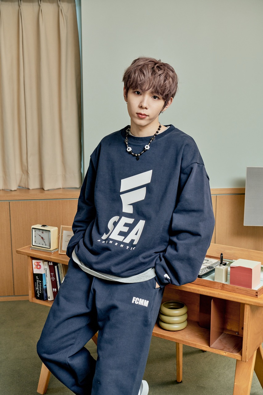 FCMM×WIND AND SEAコラボレーションラインの着用イメージ。