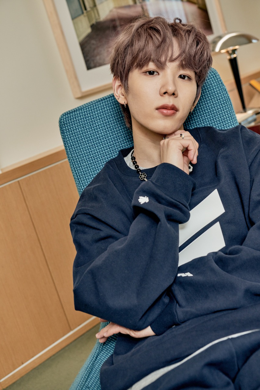 FCMM×WIND AND SEAコラボレーションラインの着用イメージ。