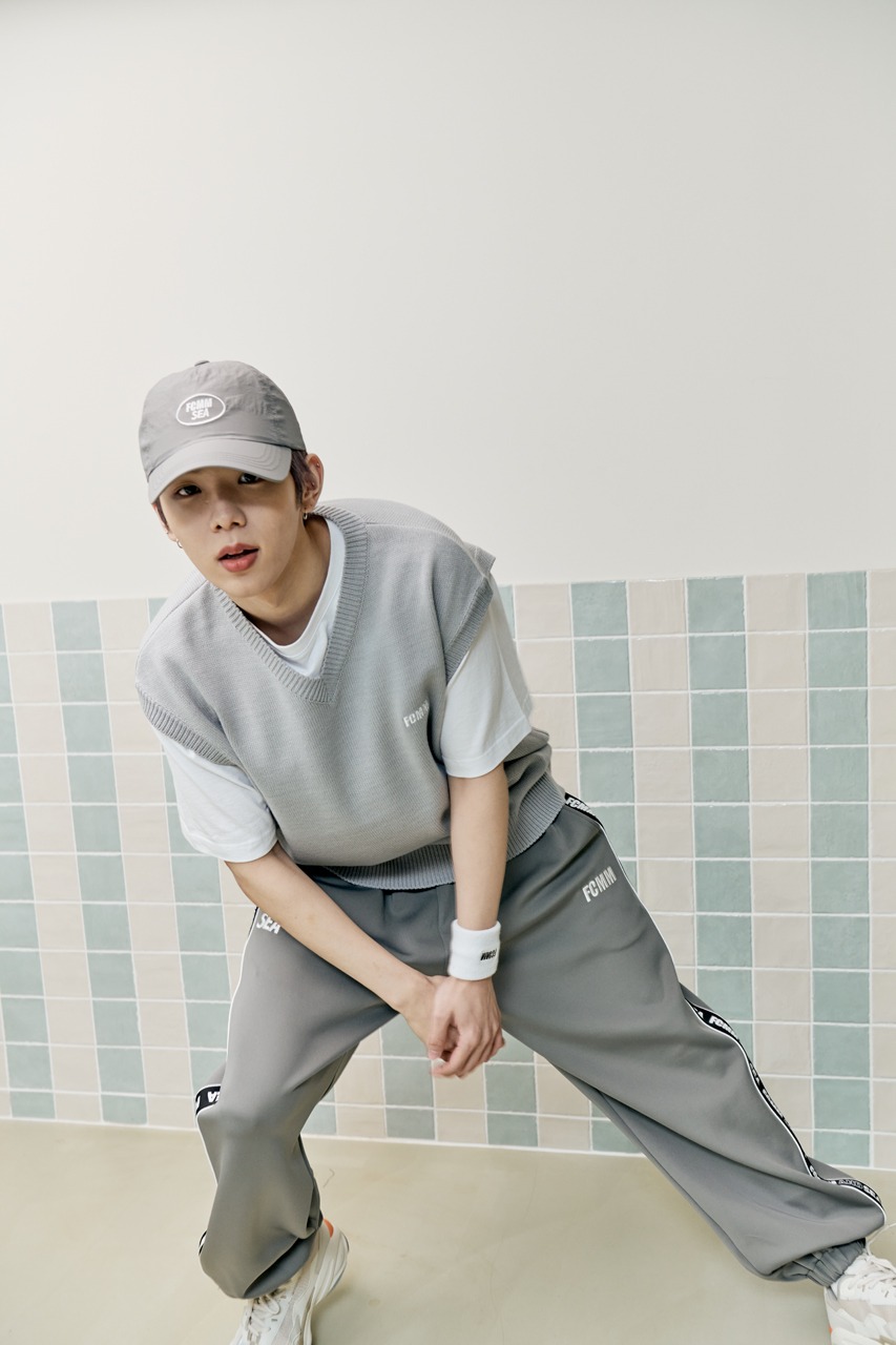 FCMM×WIND AND SEAコラボレーションラインの着用イメージ。