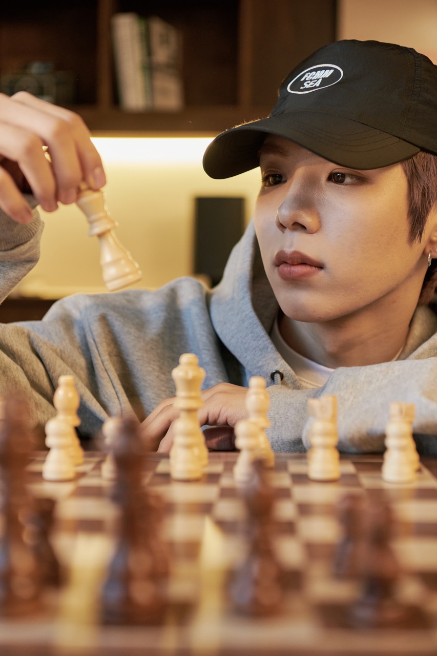 FCMM×WIND AND SEAコラボレーションラインの着用イメージ。