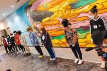 「WACK合同オーディション2022」3日目より脱落者救済プランク対決の様子。