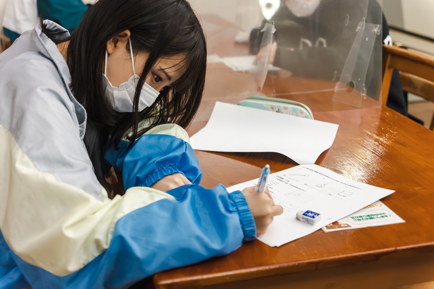 学力テスト中のアイナスター（WAgg）。