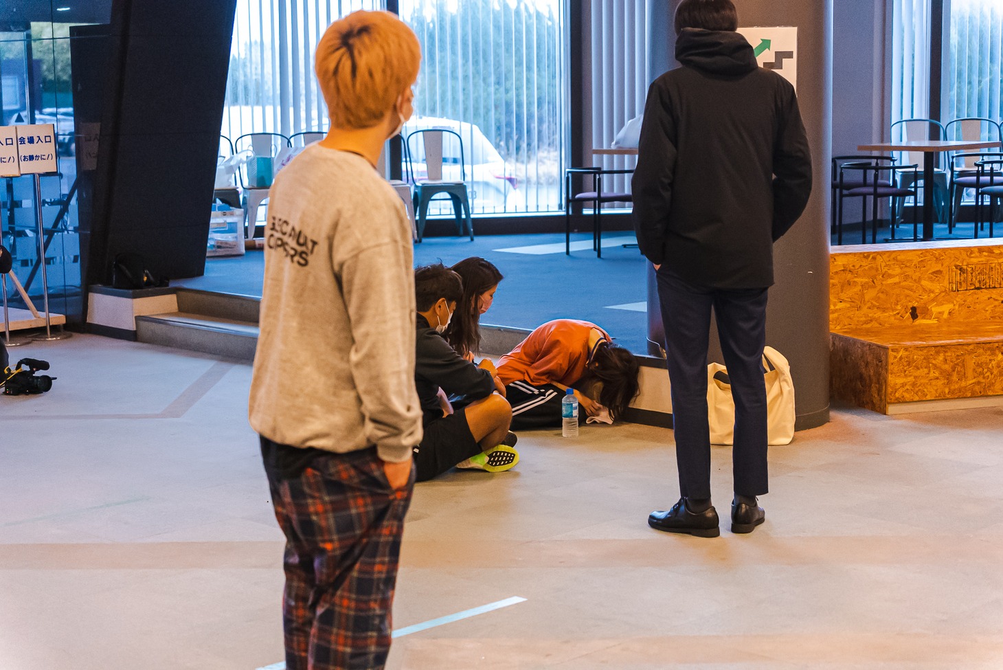 その場を動けないギャ・フン。