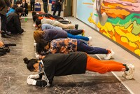 「WACK合同オーディション2022」3日目より脱落者救済プランク対決の様子。