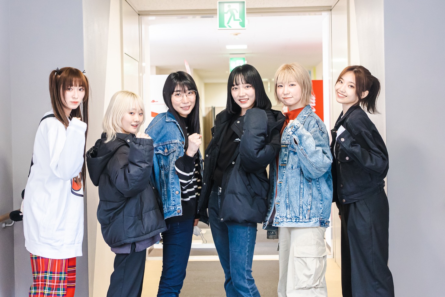 左からユメカ・ナウカナ？（ASP）、ネオ・トゥリーズ（BiS）、ハシヤスメ・アツコ（BiSH）、月ノウサギ（GANG PARADE）、MAHO EMPiRE（EMPiRE）。