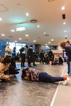 「WACK合同オーディション2022」3日目より脱落者救済プランク対決の様子。