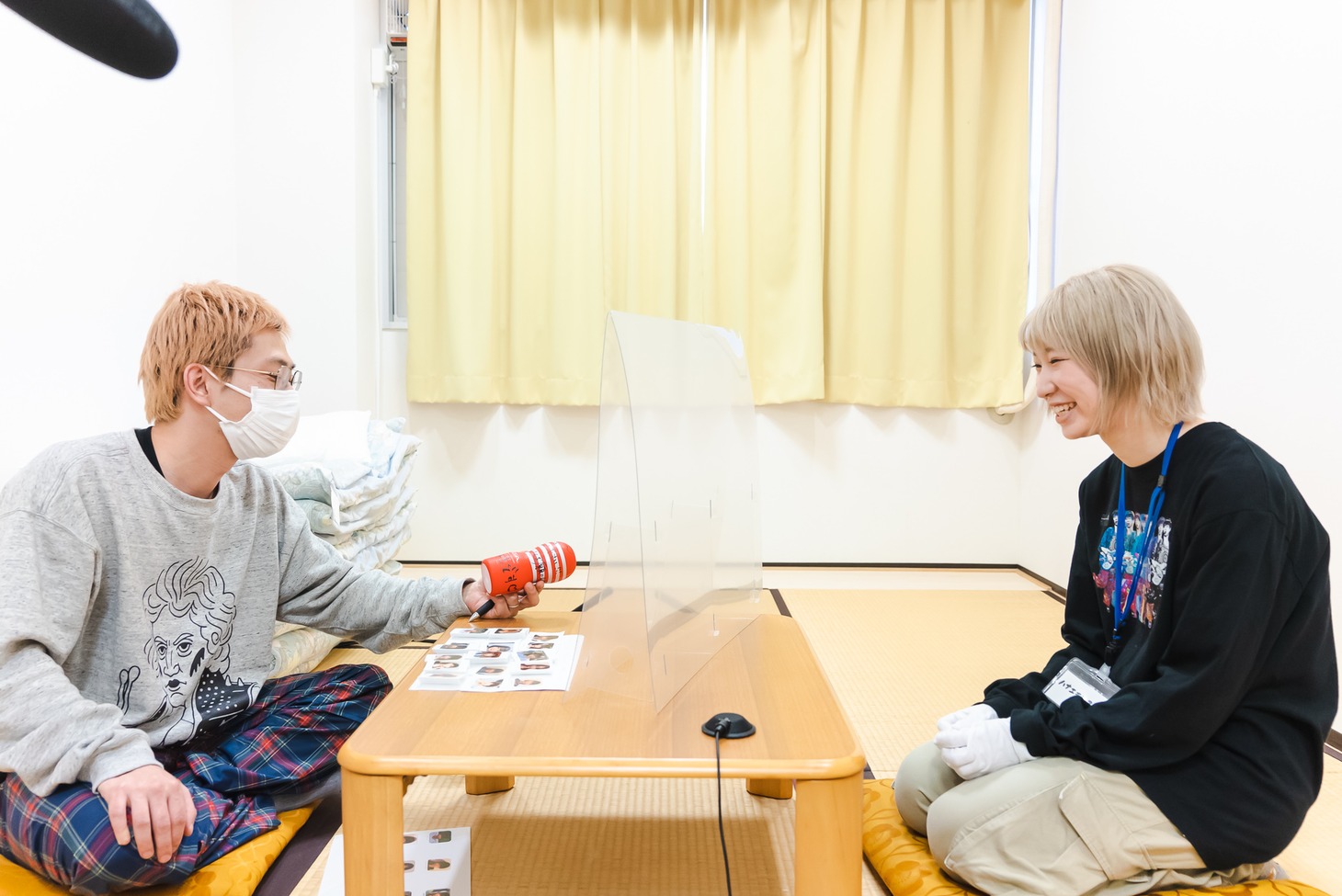 TENGAを持つ渡辺淳之介（WACK代表）、ハナエモンスター（豆柴の大群）。