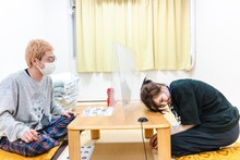 TENGAを持つ渡辺淳之介（WACK代表）、MAHO EMPiRE（EMPiRE）。