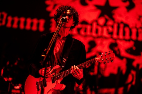 菅原卓郎（Vo, G）（撮影：西槇太一）