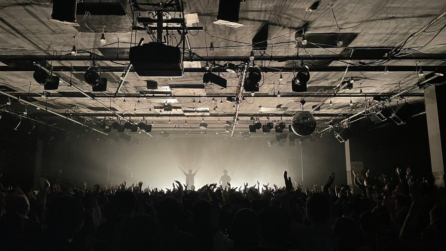 ザ・リーサルウェポンズ「ポンズの野望・全国版～もうがまんできねえ～」東京・LIQUIDROOM公演の様子。（提供：ソニー・ミュージックレーベルズ）