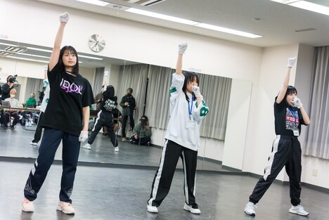 左からナ後、カナエデーモン、月ノウサギ（GANG PARADE）。