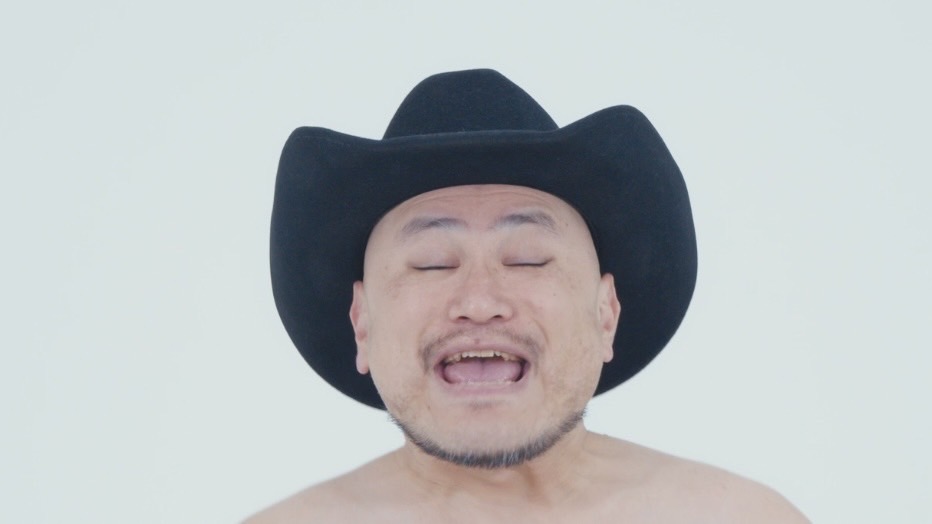 「さよならロックスター」のミュージックビデオに出演したハリウッドザコシショウ。