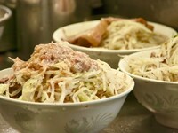 「ラーメン二郎」のラーメン。 (c)フジテレビ