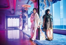「装苑」5月号「FLUIDITY in FASHION 平手友梨奈 × 市川染五郎」より。