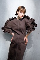 「装苑」5月号「ファッションラバーに聞く、今このブランドに夢中！」より、塩塚モエカ（羊文学）。