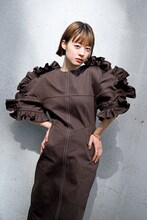 「装苑」5月号「ファッションラバーに聞く、今このブランドに夢中！」より、塩塚モエカ（羊文学）。