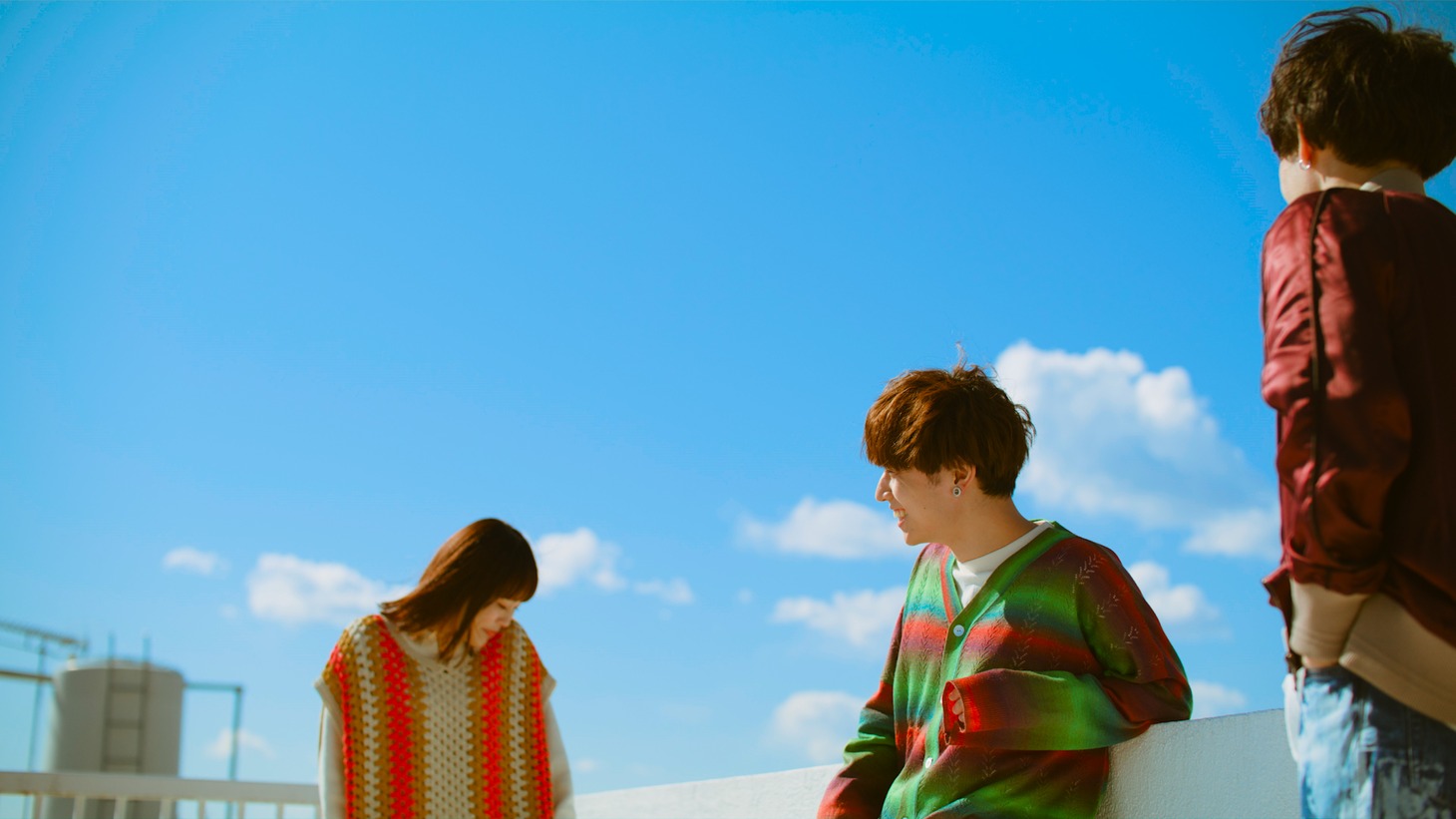 「LINE TAKES ANYWHERE.～ラインに乗ってどこまでも。～」より。