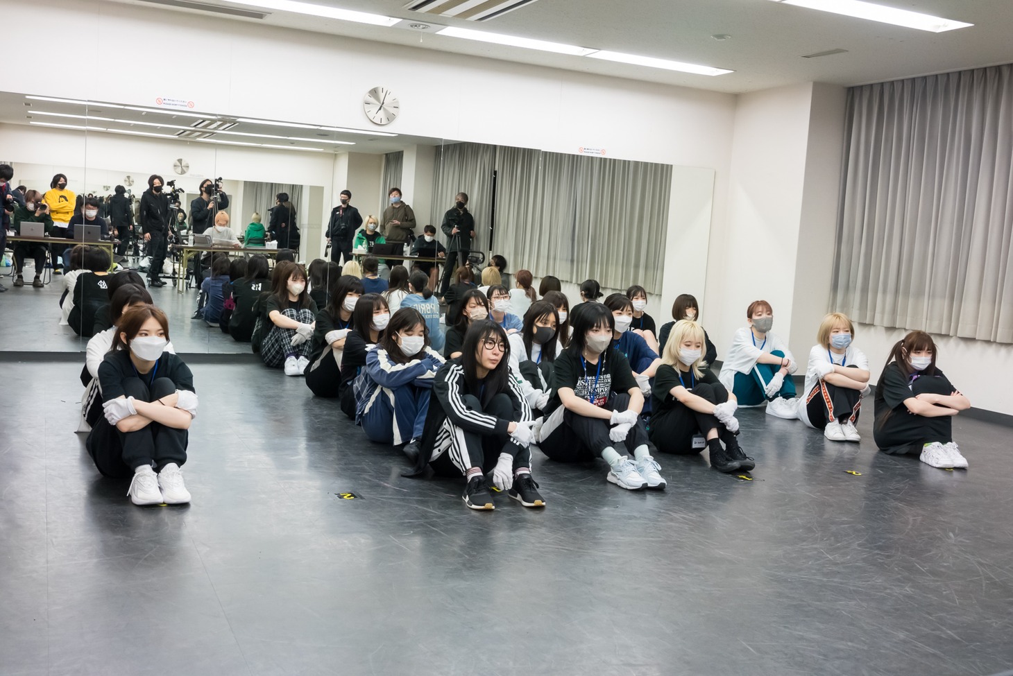 「WACK合同オーディション2022」4日目 夜のパフォーマンス審査の様子。
