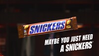 スニッカーズ Web CM「BE A HERO SNICKERS 那須川天心」編より。