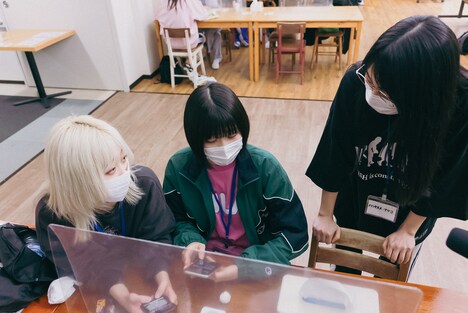 ネオ・トゥリーズ（BiS）、ヒメカ・ナウカナ？、ハシヤスメ・アツコ（BiSH）。