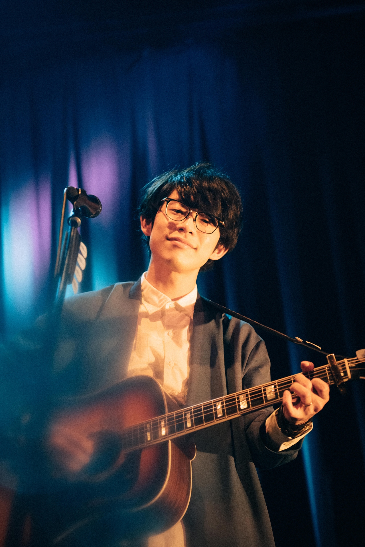 川崎鷹也が演奏とトーク詰め込んだ特別な夜、「泣ける歌」披露したライブで最後に浮かべた表情は