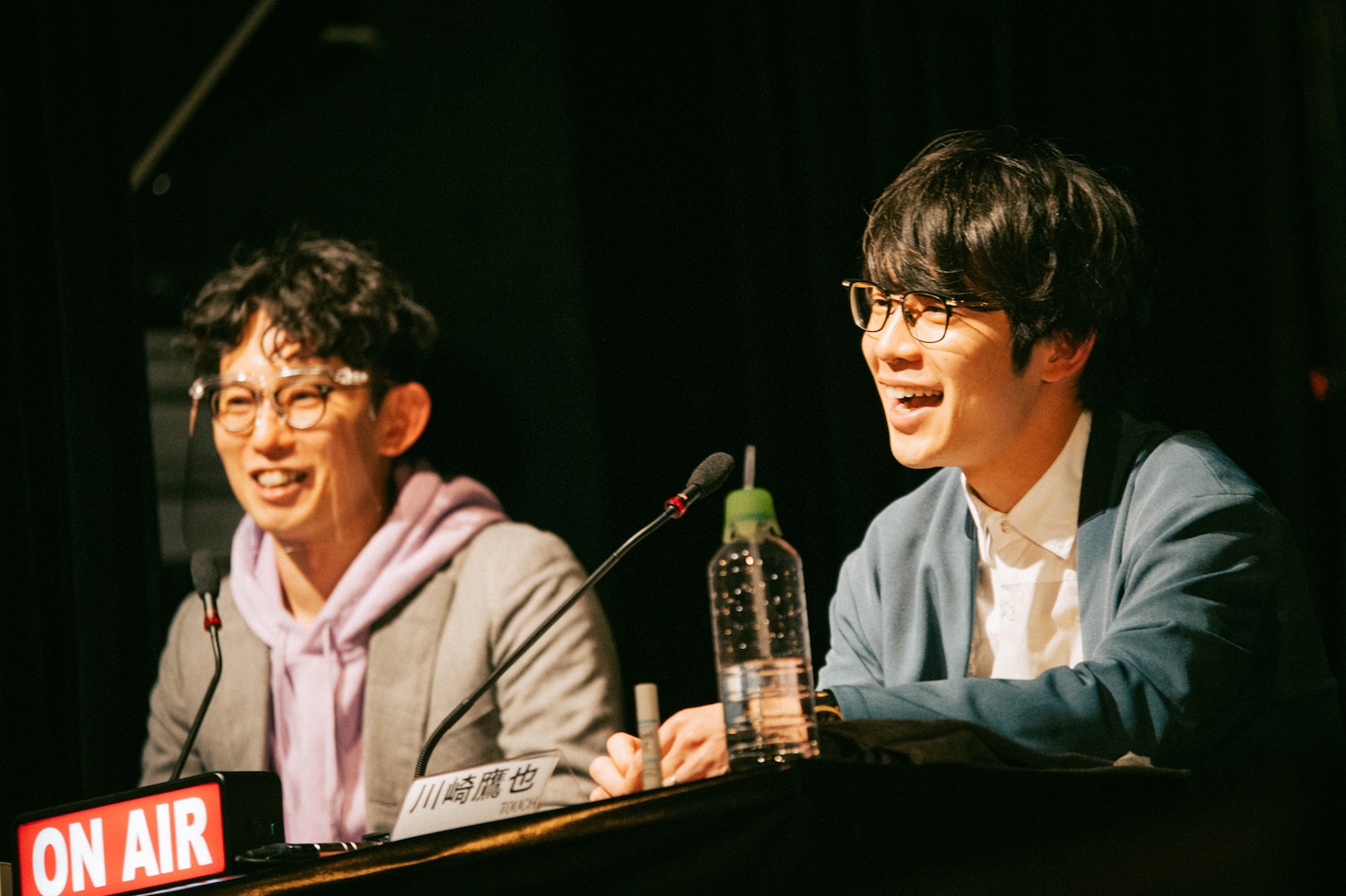 左から芦沢ムネト（パップコーン）、川崎鷹也。（Photo by Kana Tarumi）