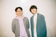 左から芦沢ムネト（パップコーン）、川崎鷹也。（Photo by Kana Tarumi）