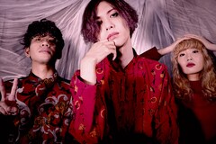 ギリシャラブ3人体制初の作品は「聖 / 俗」、告知動画を毎日公開中