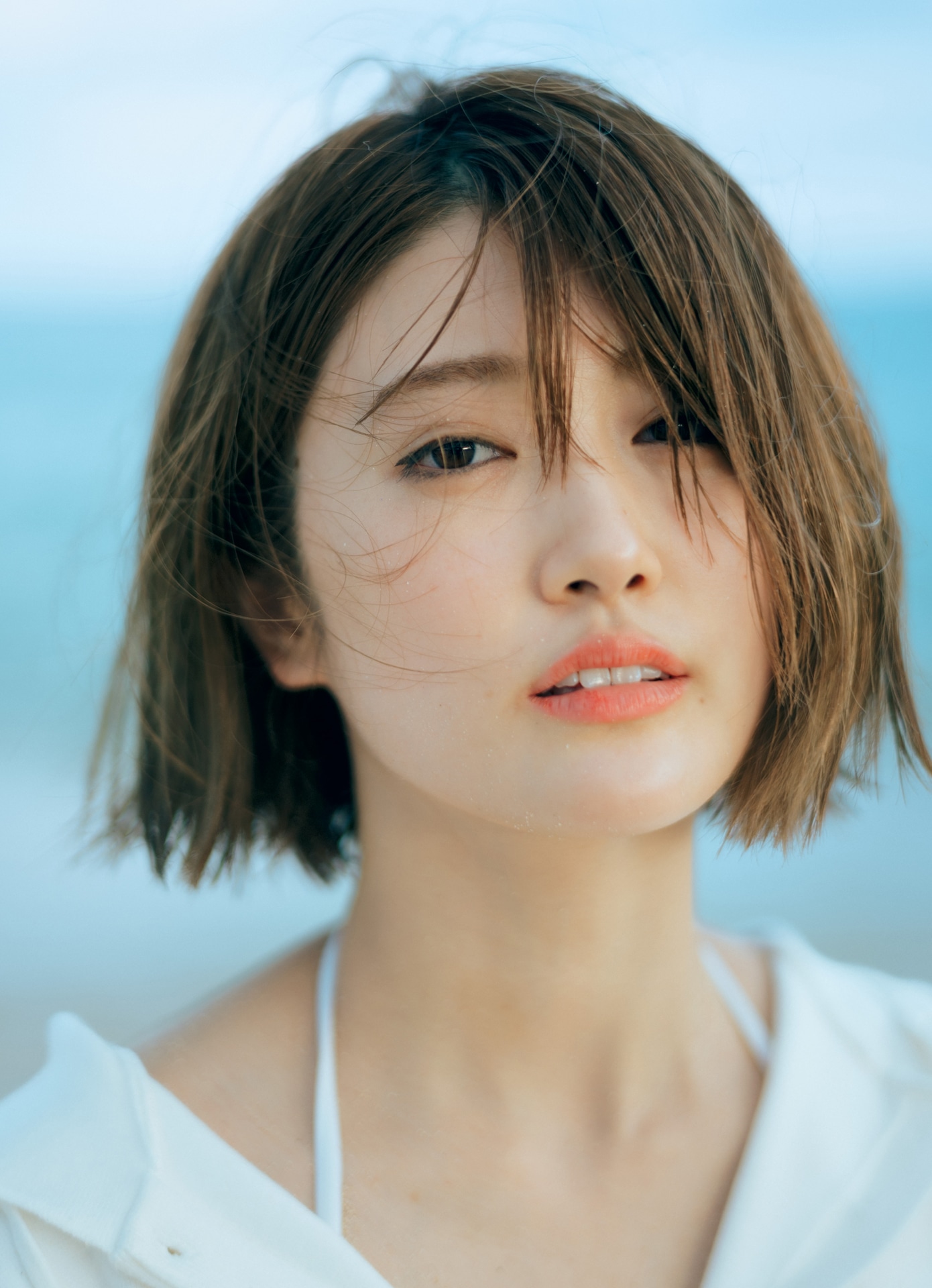 樋口日奈 1st写真集「恋人のように」通常版裏表紙（撮影：前康輔）