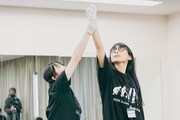 ドーウシロ・ユリ、ハシヤスメ・アツコ（BiSH）。