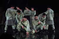 平手友梨奈のパフォーマンスの様子。