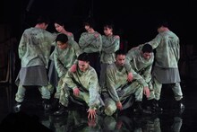 平手友梨奈のパフォーマンスの様子。